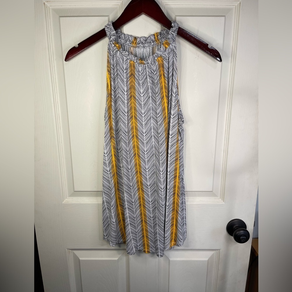 Apt 9 sleeveless pattern top.‎ Size small